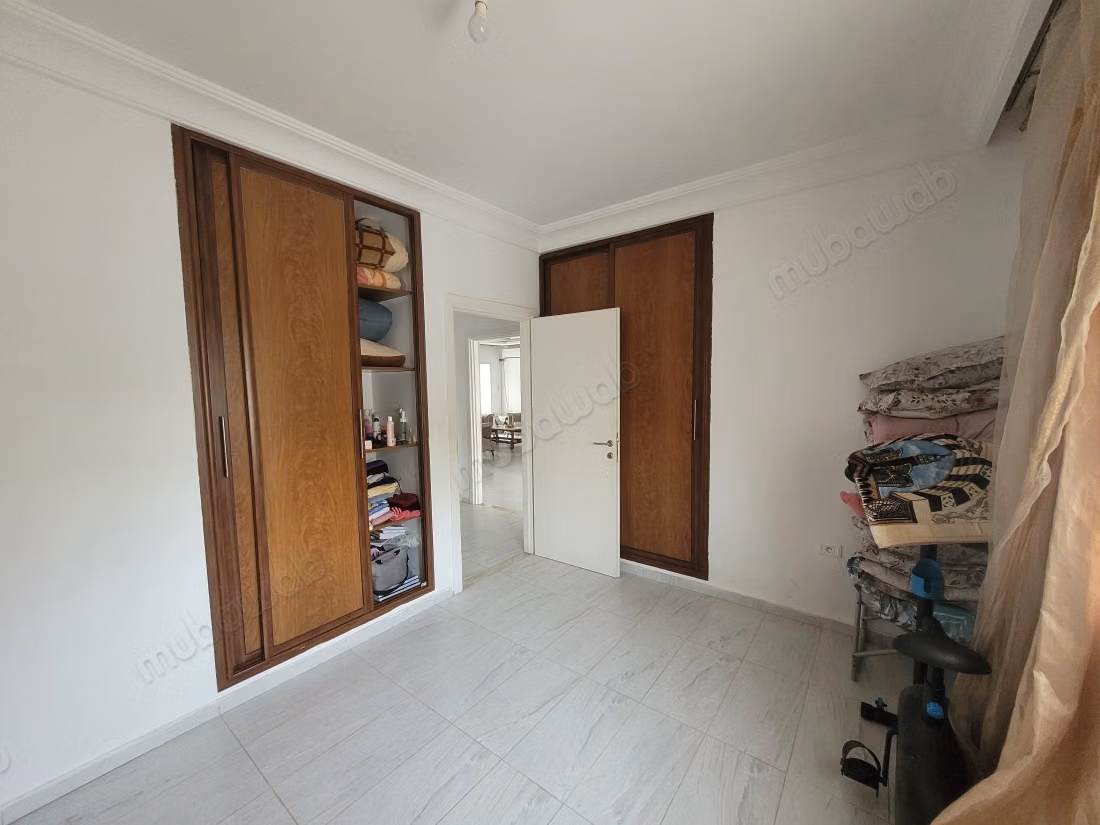 Vend appartement à Bizerte Le Corniche. 3 belles chambres. Fenêtres avec double vitrage et porte blindée
