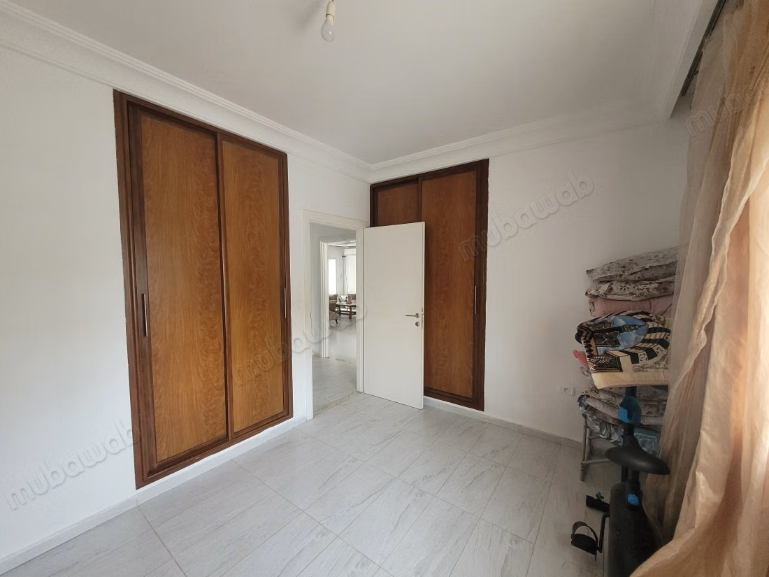 Vend appartement à Bizerte Le Corniche. 3 belles chambres. Fenêtres avec double vitrage et porte blindée