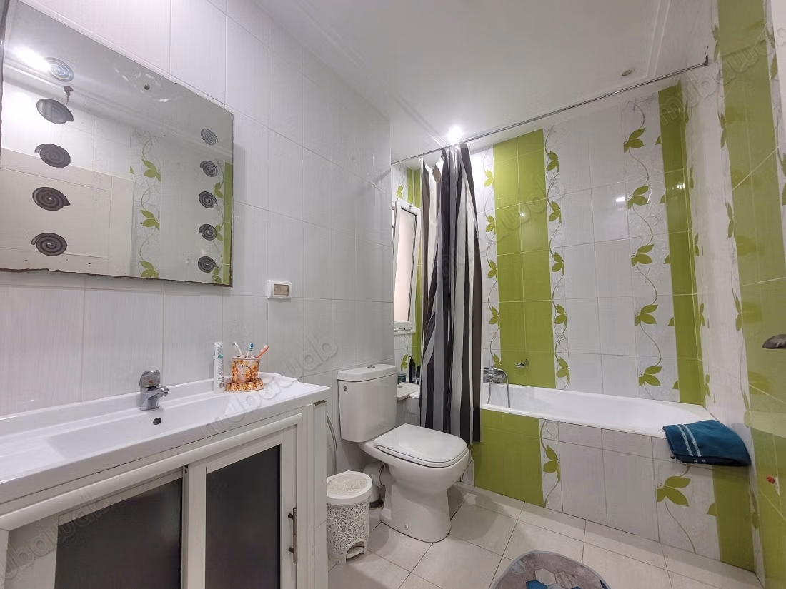 Vend appartement à Bizerte Le Corniche. 3 belles chambres. Fenêtres avec double vitrage et porte blindée