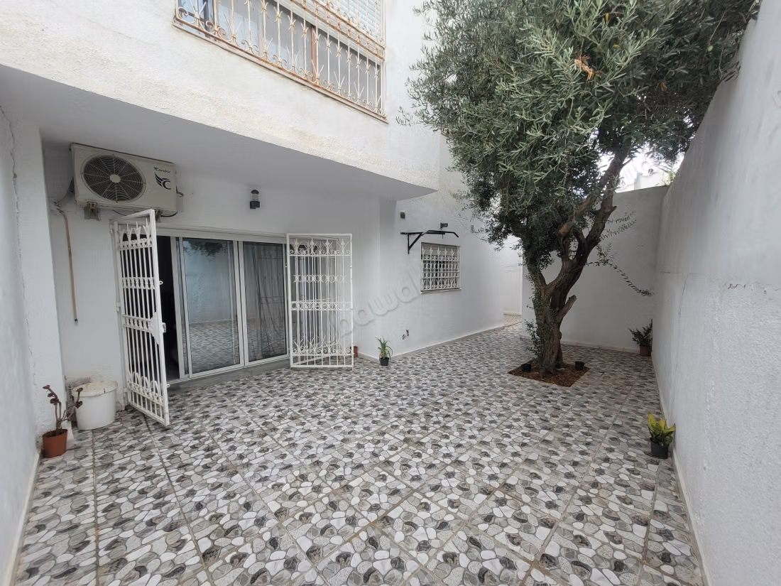 Vend appartement à Bizerte Le Corniche. 3 belles chambres. Fenêtres avec double vitrage et porte blindée