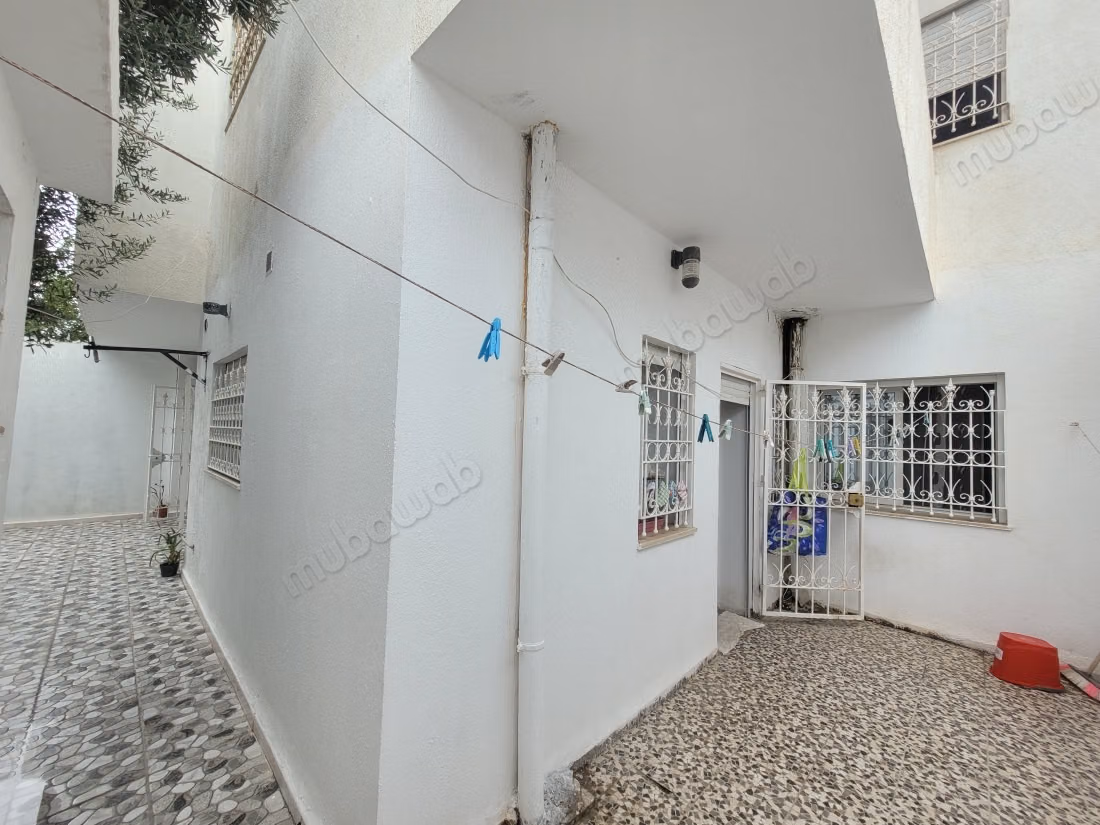 Vend appartement à Bizerte Le Corniche. 3 belles chambres. Fenêtres avec double vitrage et porte blindée