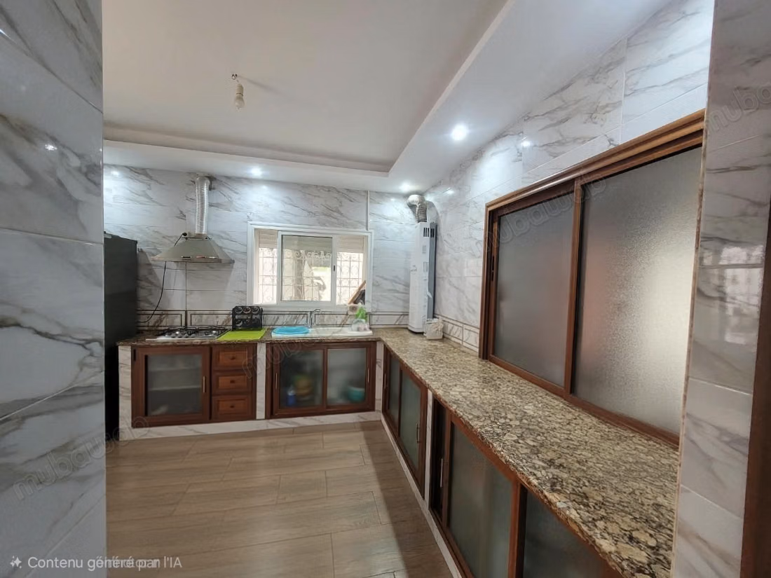 Vend appartement à Bizerte Le Corniche. 3 belles chambres. Fenêtres avec double vitrage et porte blindée