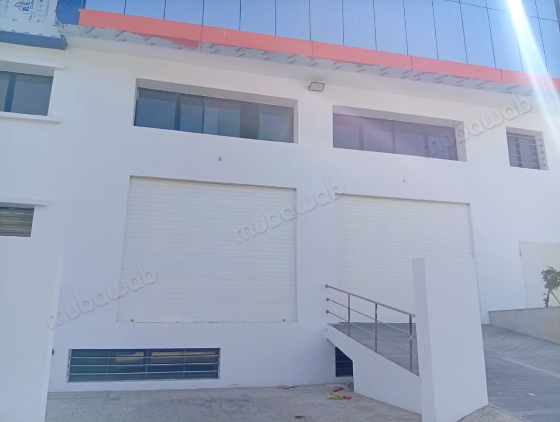 Dépôt à Louer – 600 m² – 3 Niveaux