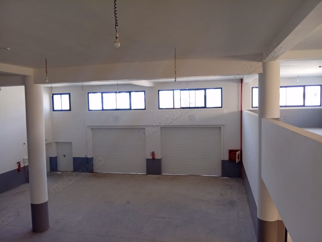 Dépôt à Louer – 600 m² – 3 Niveaux