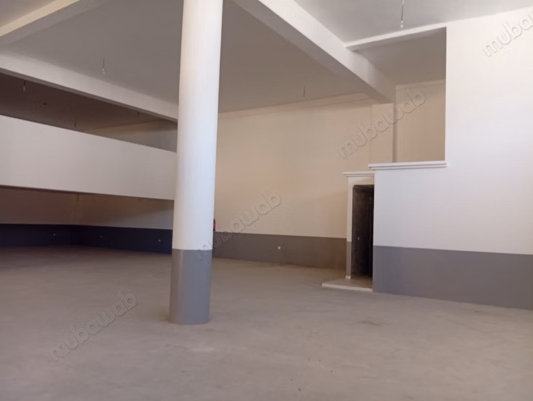 Dépôt à Louer – 600 m² – 3 Niveaux