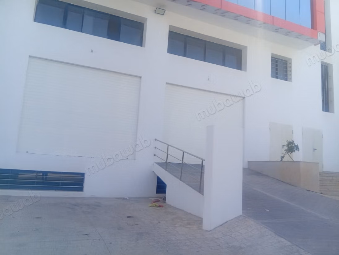 Dépôt à Louer – 600 m² – 3 Niveaux