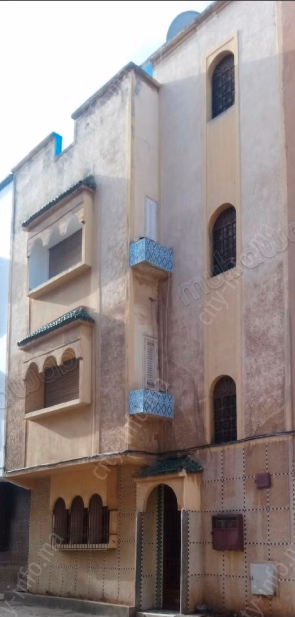 Vente maison à Oulfa. 8 pièces confortables. Salon traditionnel et porte blindée