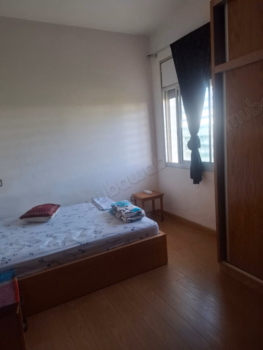 Apartamento hermoso en venta en Al Irrfan. Área total de 70 m². Salón marroquí y servicio de seguridad.