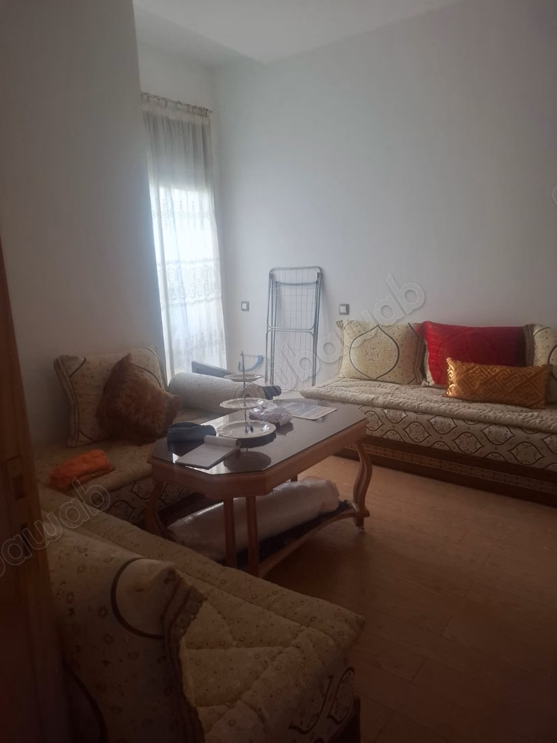 Apartamento hermoso en venta en Al Irrfan. Área total de 70 m². Salón marroquí y servicio de seguridad.