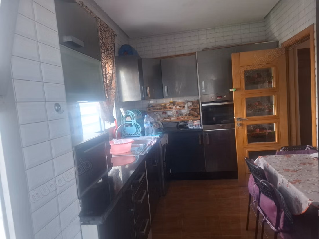 Apartamento hermoso en venta en Al Irrfan. Área total de 70 m². Salón marroquí y servicio de seguridad.