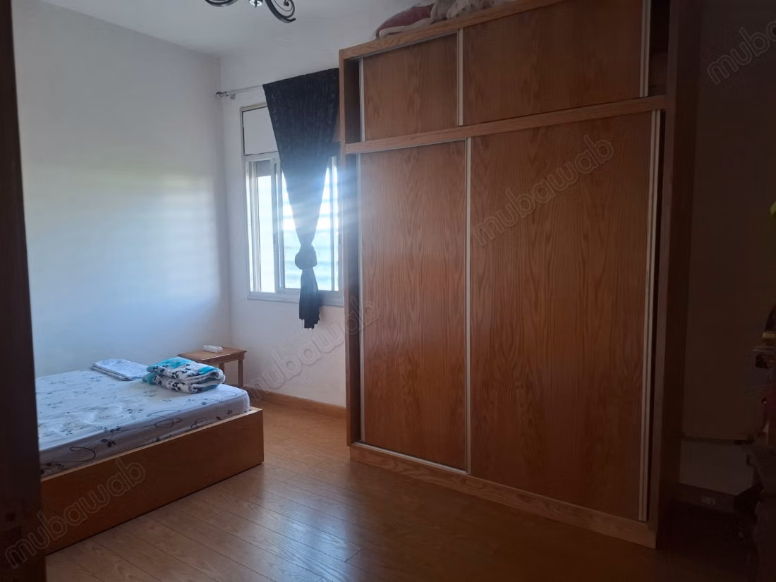Apartamento hermoso en venta en Al Irrfan. Área total de 70 m². Salón marroquí y servicio de seguridad.