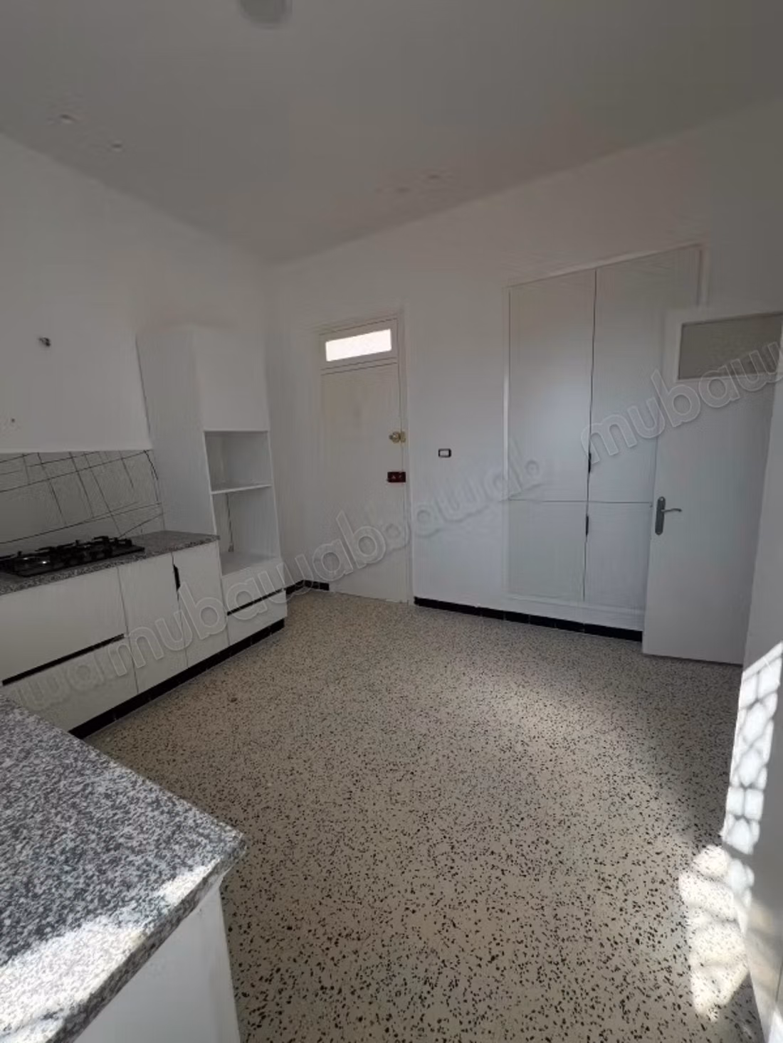 Luxury villa for rent in Menzel Hedi Chaker. 5 comfortable rooms. Double glazing windows and armored door.