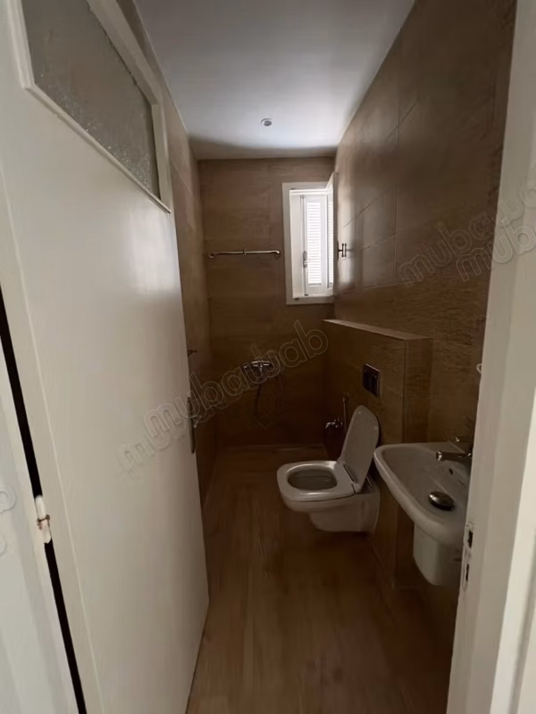 Luxury villa for rent in Menzel Hedi Chaker. 5 comfortable rooms. Double glazing windows and armored door.