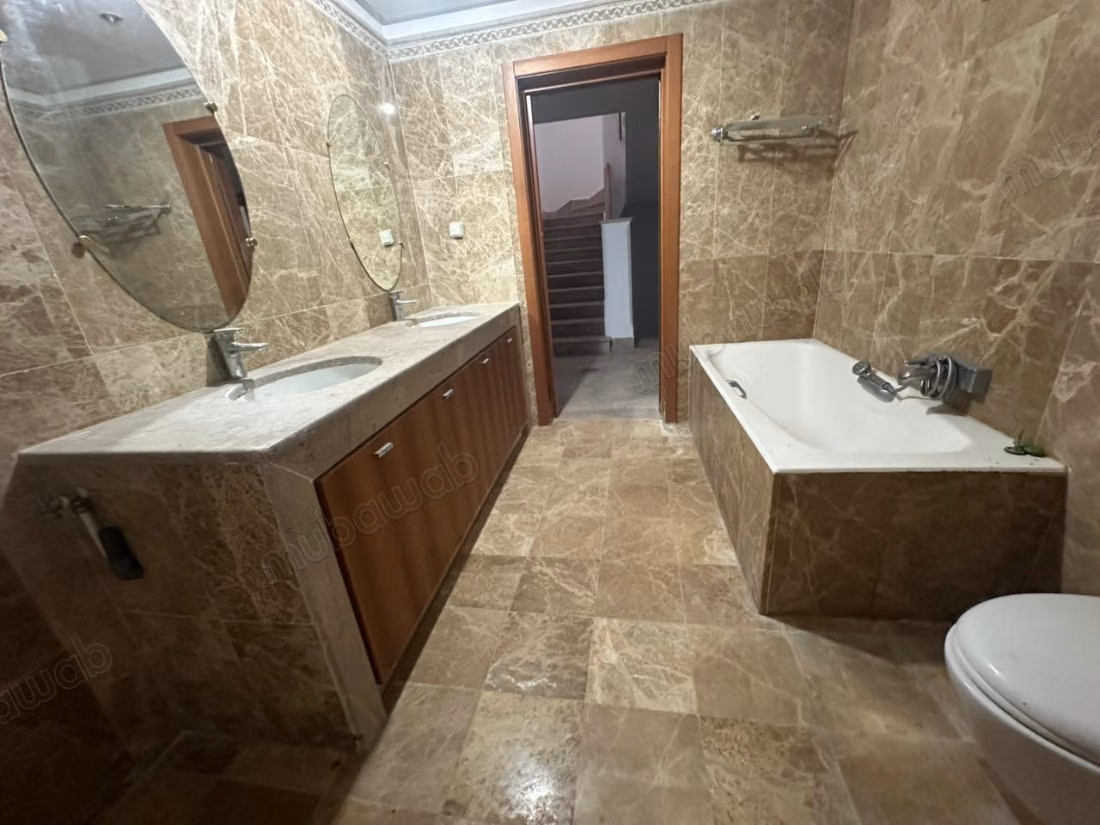 Stunning villa for rent in Cité Les Pins. Area of 600 m². Well furnished
