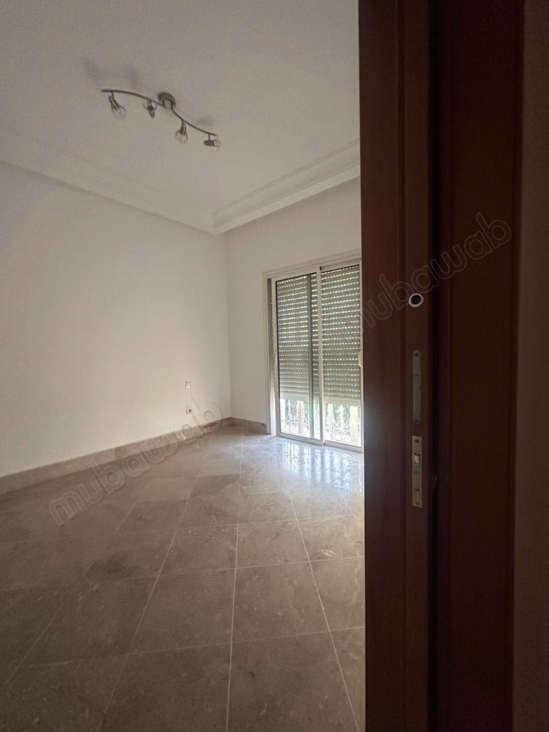 Stunning villa for rent in Cité Les Pins. Area of 600 m². Well furnished