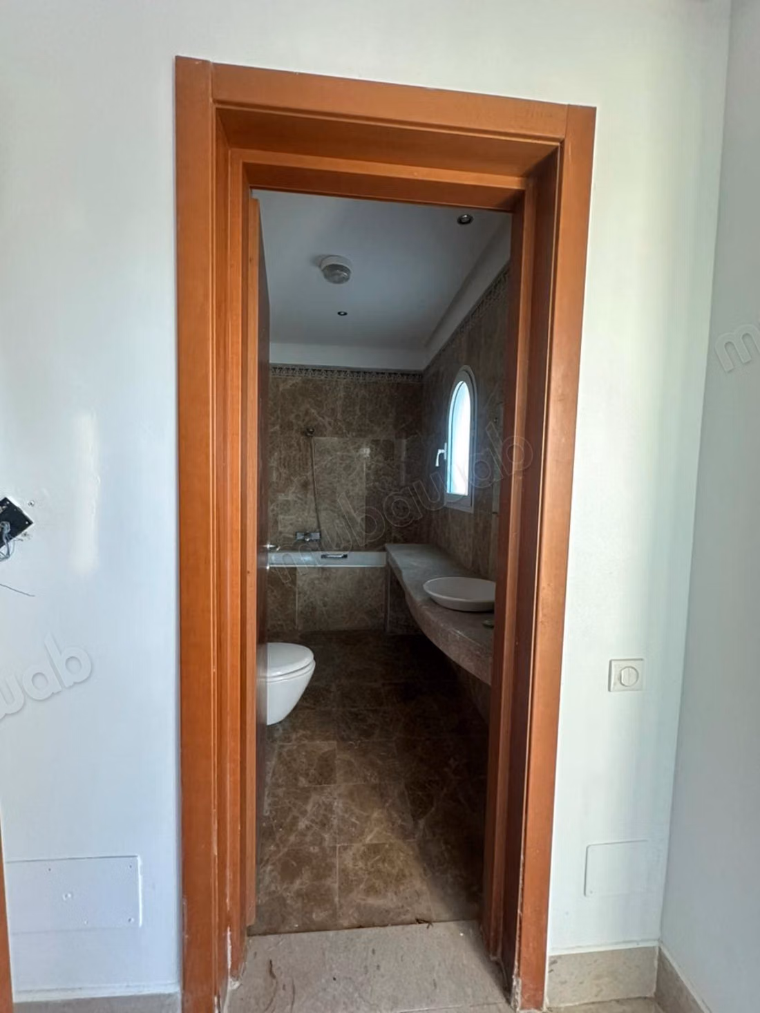 Stunning villa for rent in Cité Les Pins. Area of 600 m². Well furnished