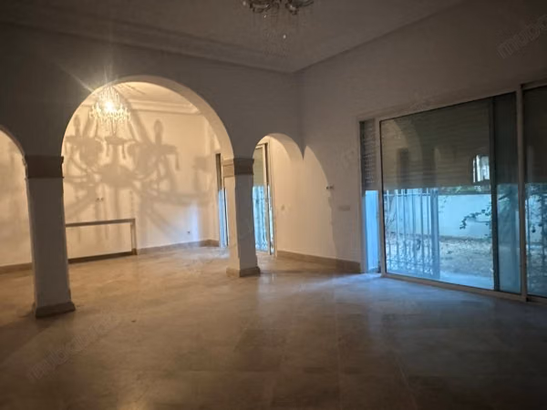 Stunning villa for rent in Cité Les Pins. Area of 600 m². Well furnished