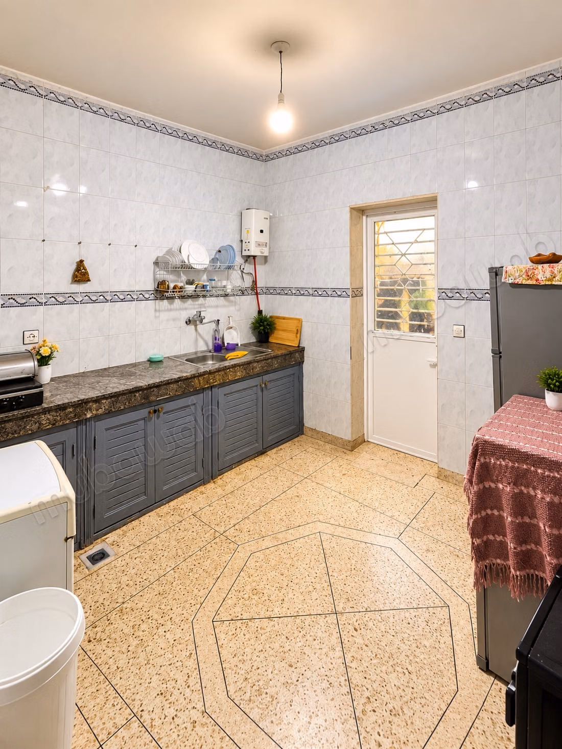Se vende apartamento en Bourmana. 4 habitaciones. Bien amueblado