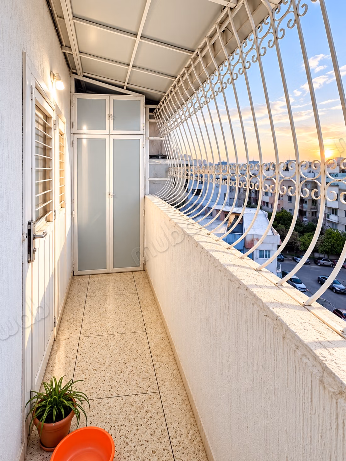 Se vende apartamento en Bourmana. 4 habitaciones. Bien amueblado