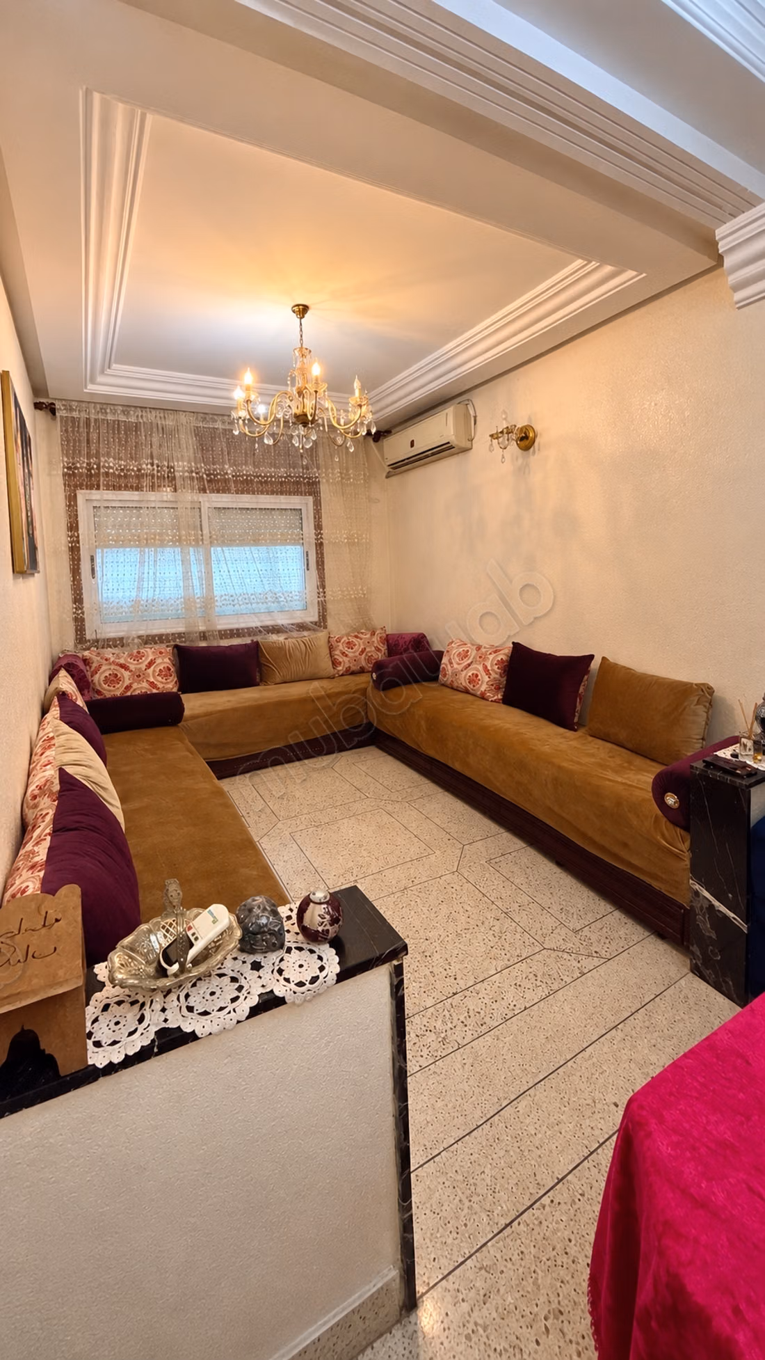 Se vende apartamento en Bourmana. 4 habitaciones. Bien amueblado