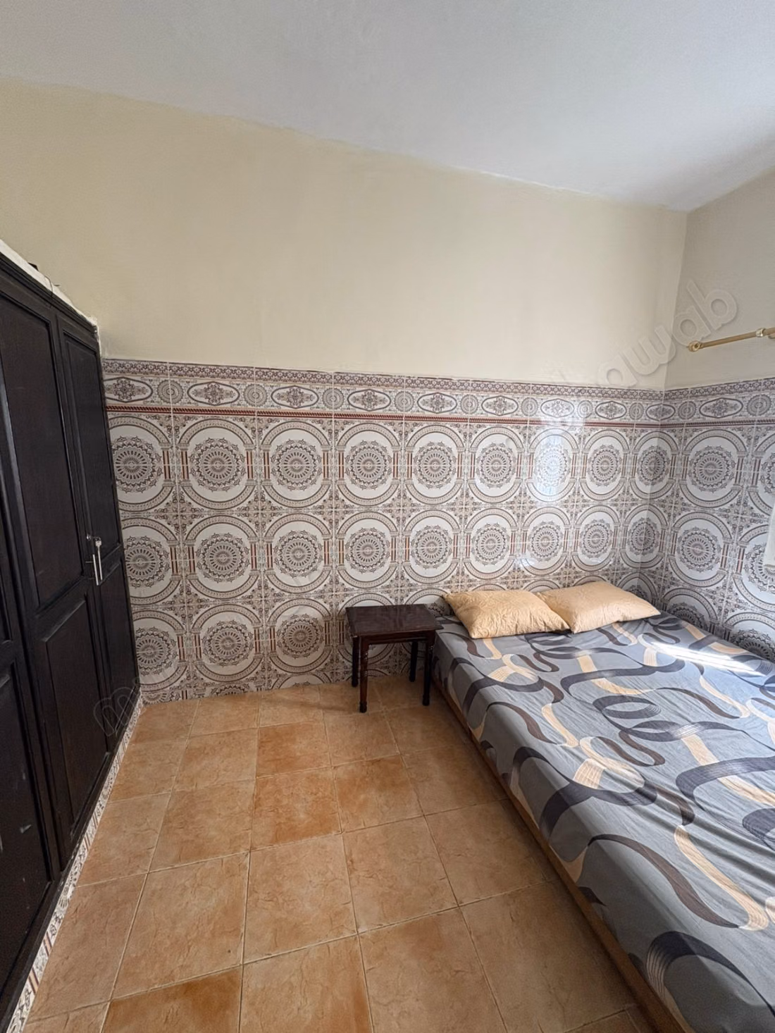 Alquiler de casa de vacaciones en la Medina. 3 habitaciones agradables. Sala tradicional y sistema de antena satelital.