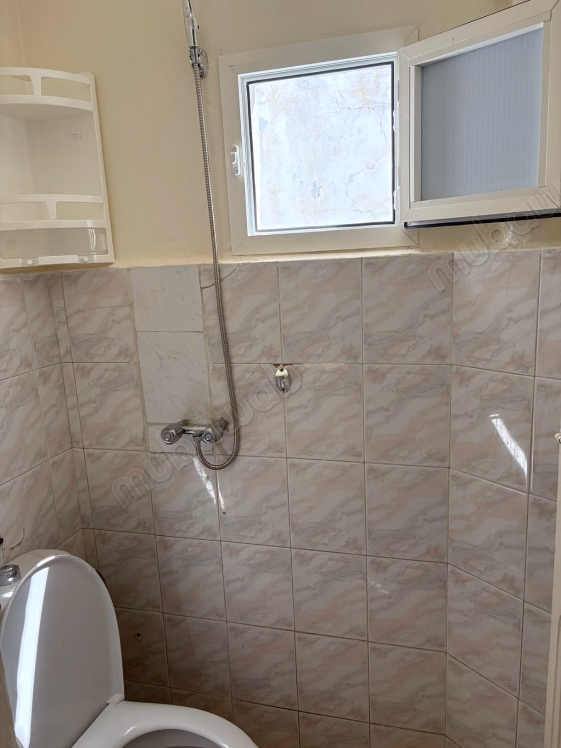 Alquiler de casa de vacaciones en la Medina. 3 habitaciones agradables. Sala tradicional y sistema de antena satelital.