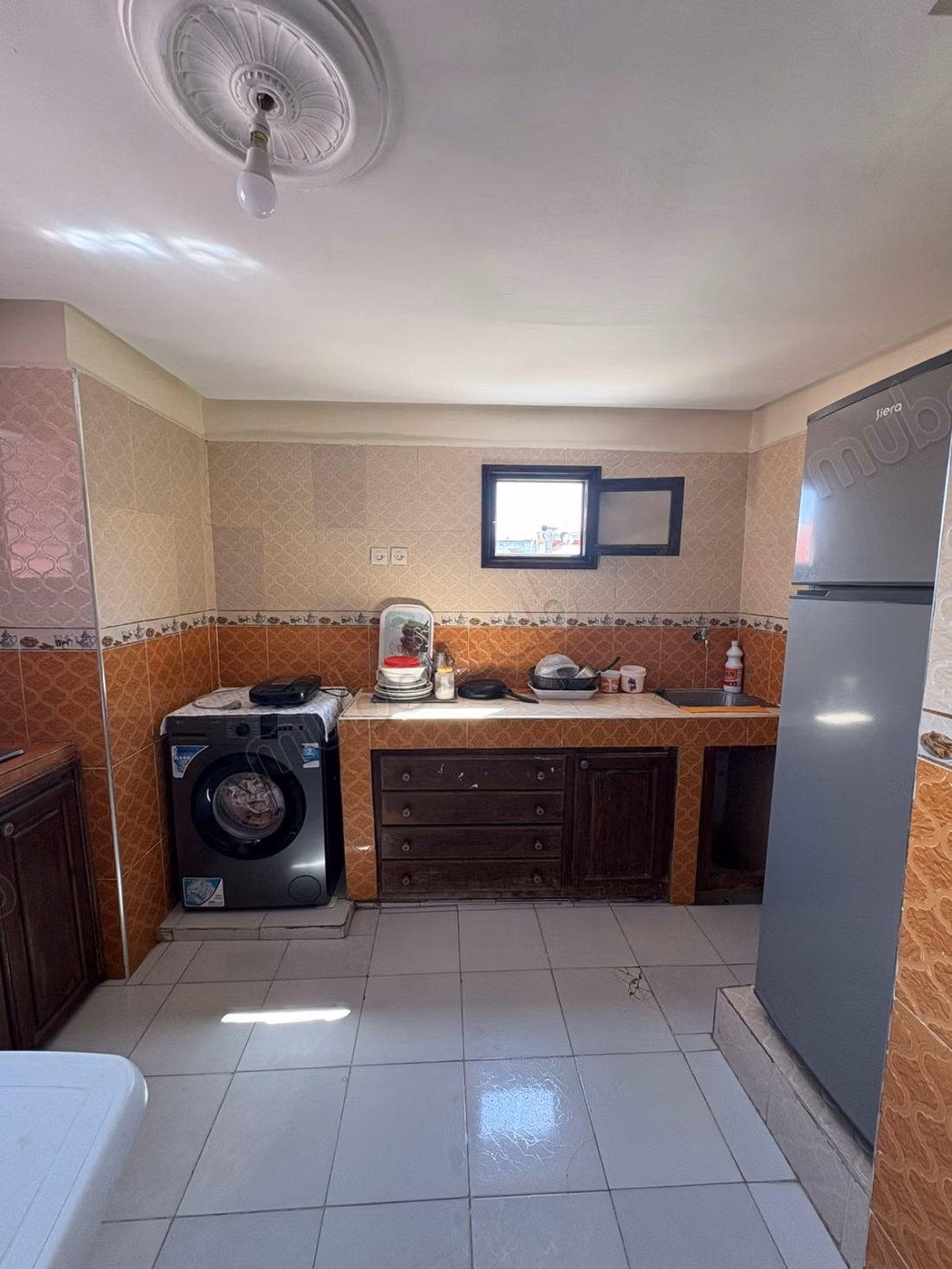 Alquiler de casa de vacaciones en la Medina. 3 habitaciones agradables. Sala tradicional y sistema de antena satelital.