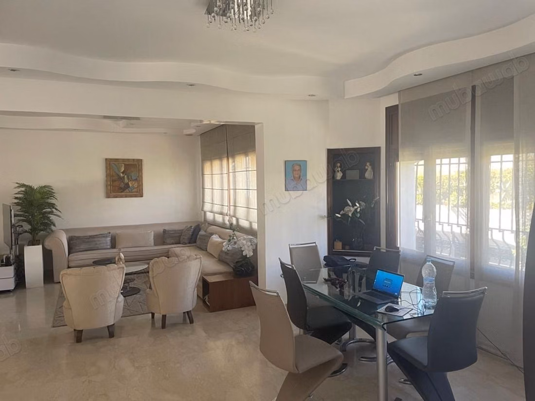 Villa de luxe à louer à CIL Hay Salam.
Surface totale 430 m²