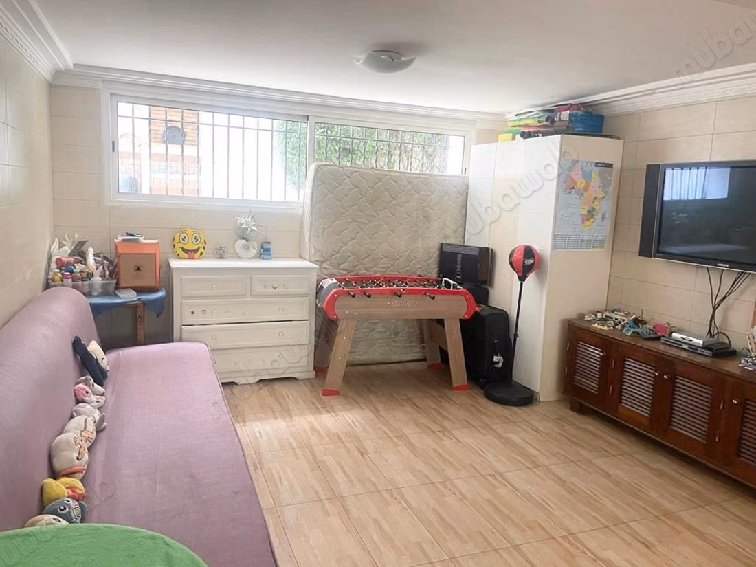 Villa meublée à louer à CIL Hay Salam. 
Surface totale 430 m²