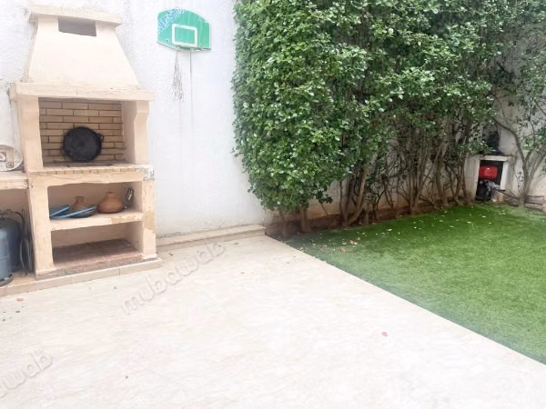 Villa de luxe à louer à CIL Hay Salam.
Surface totale 430 m²