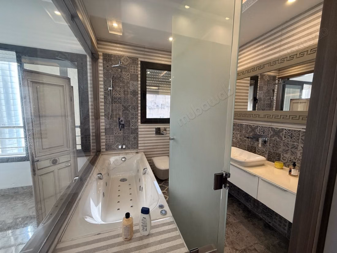 Magnifico attico moderno con piscina lago 2