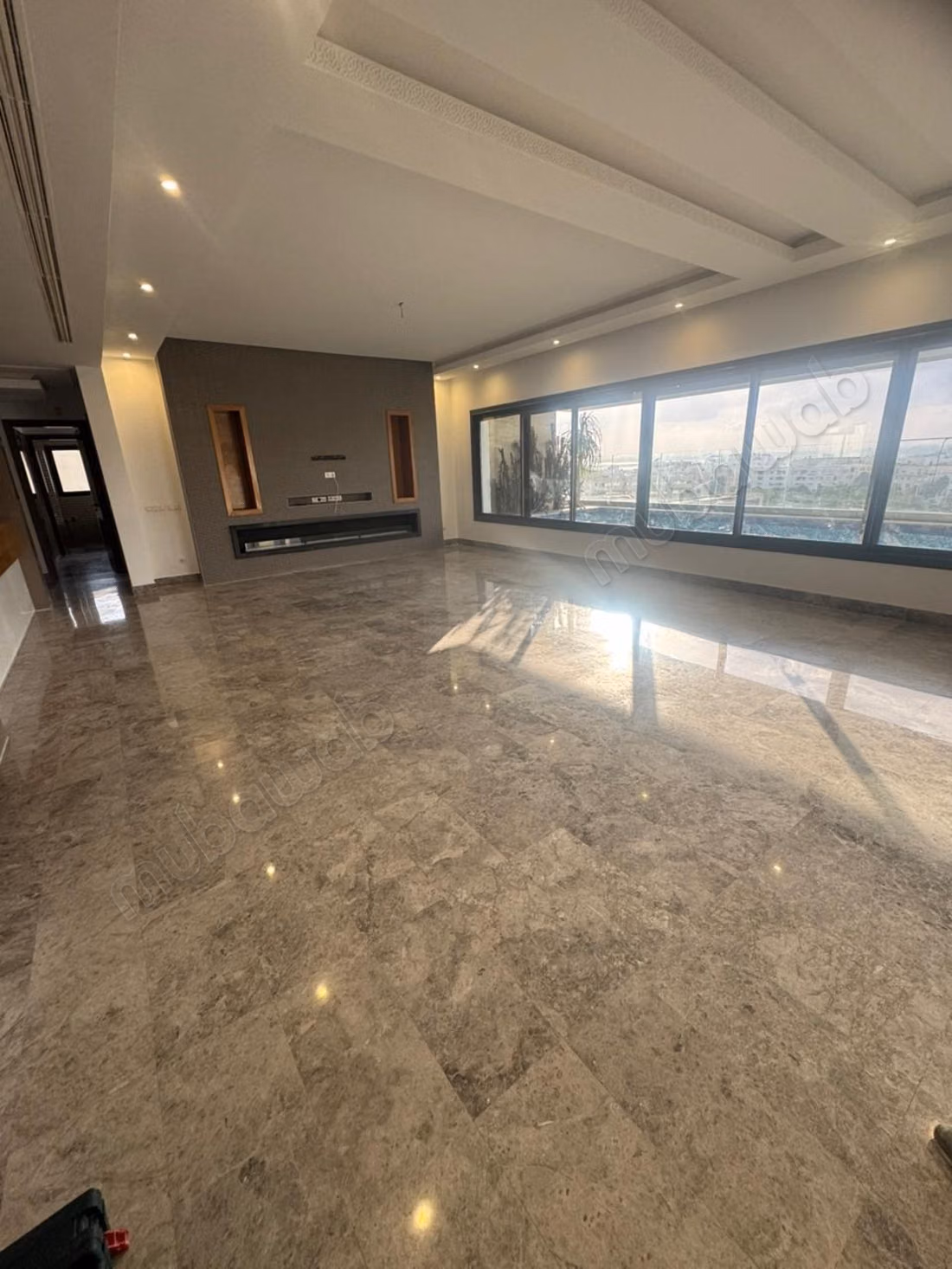 Magnifique penthouse moderne avec piscine au Lac 2
