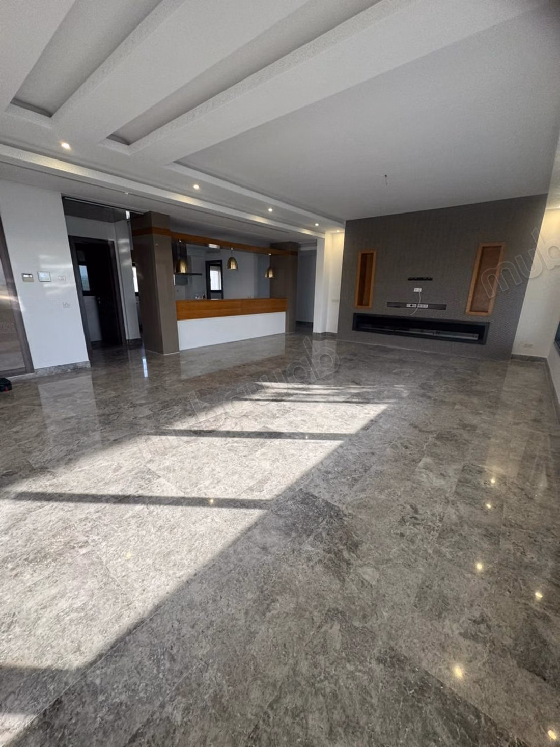 Magnifique penthouse moderne avec piscine au Lac 2