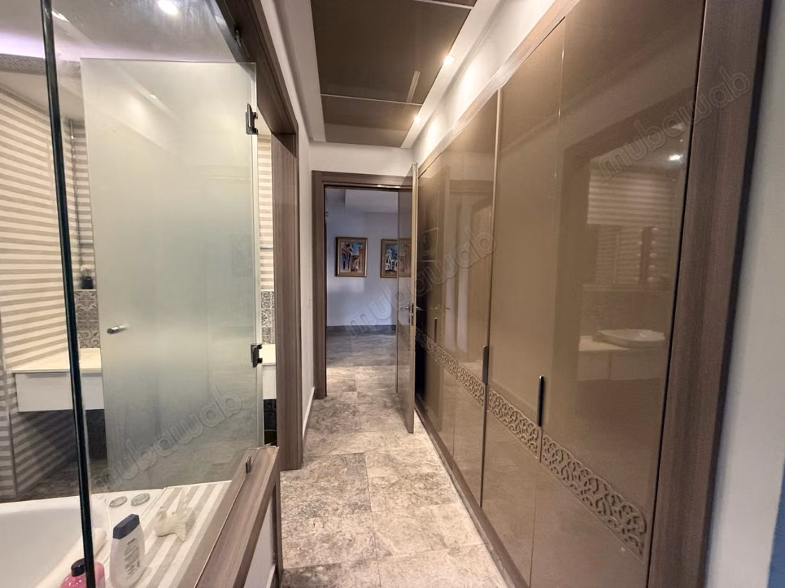 Magnifique penthouse moderne avec piscine au Lac 2