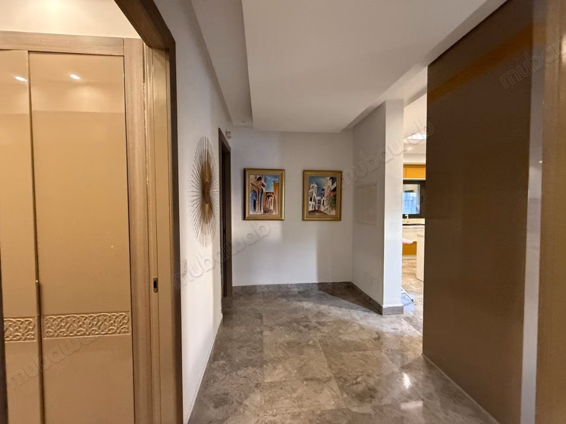 Magnifique penthouse moderne avec piscine au Lac 2