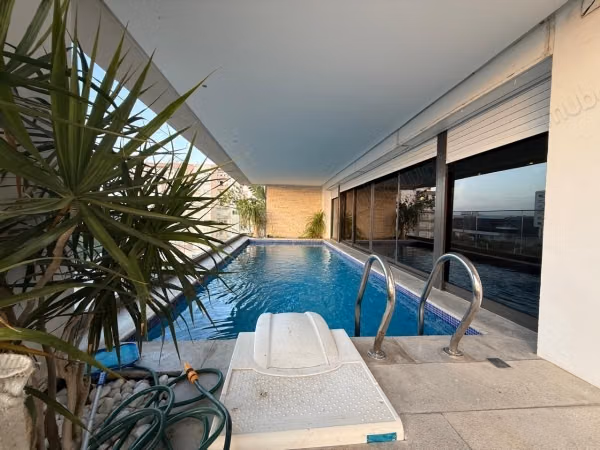 Magnifique penthouse moderne avec piscine au Lac 2