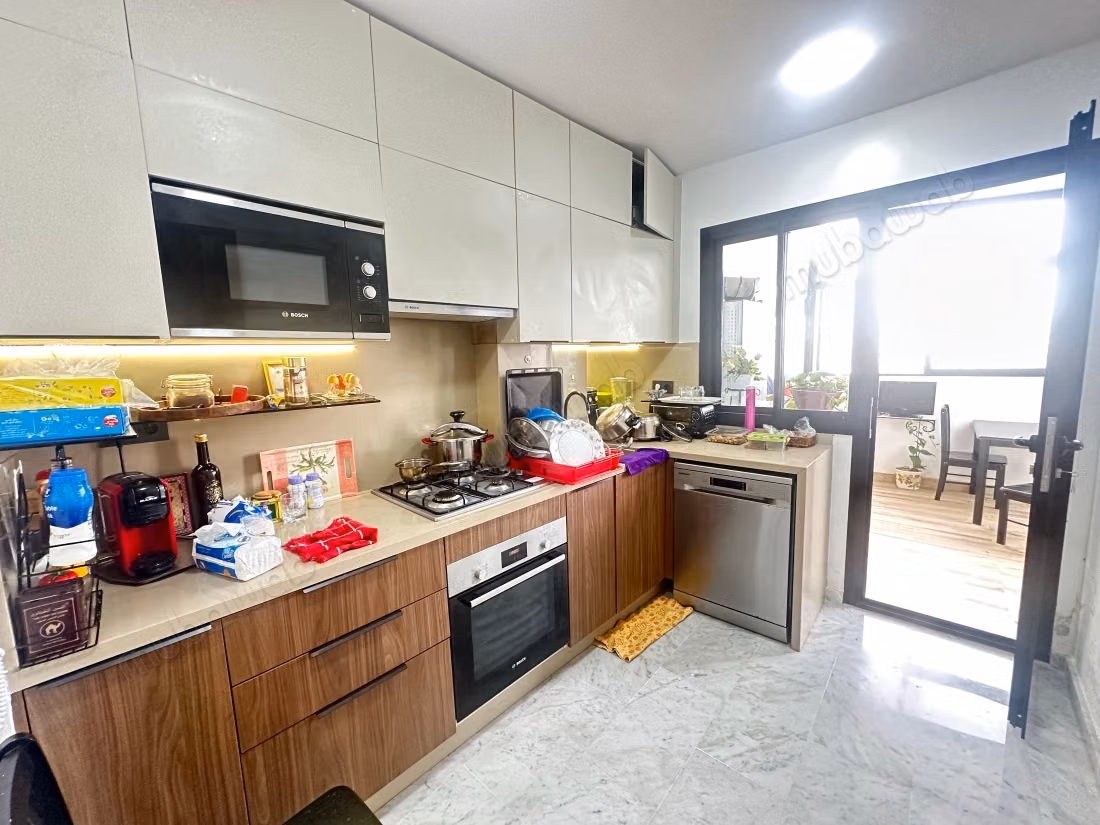 Very Beautiful 2-bedroom apartment with a large terrace for sale in Bourgogne Ouest. Area of 110 m²