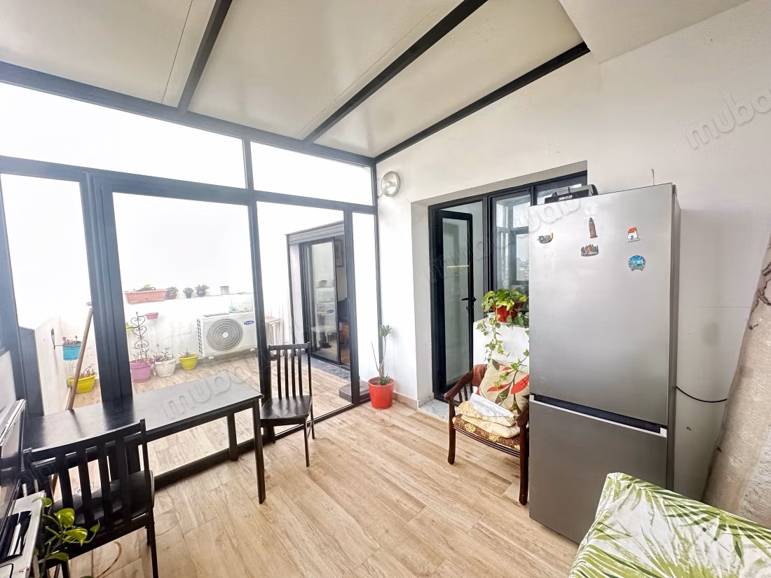 Very Beautiful 2-bedroom apartment with a large terrace for sale in Bourgogne Ouest. Area of 110 m²