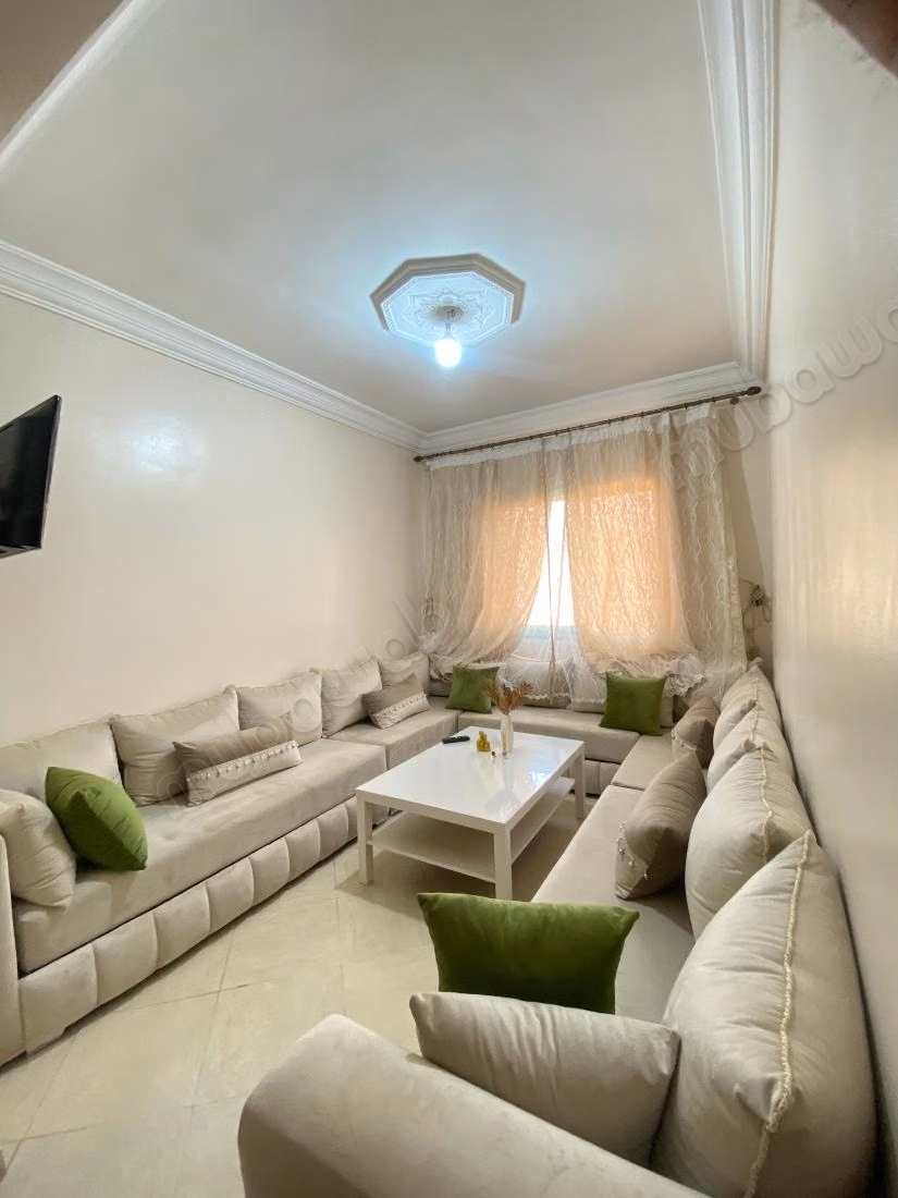 Bellissimo appartamento in affitto a Hay Mabrouka. Superficie di 56 m². Ben arredato