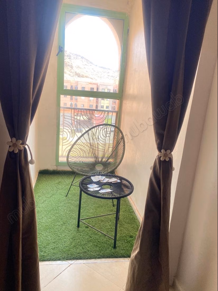 Bellissimo appartamento in affitto a Hay Mabrouka. Superficie di 56 m². Ben arredato