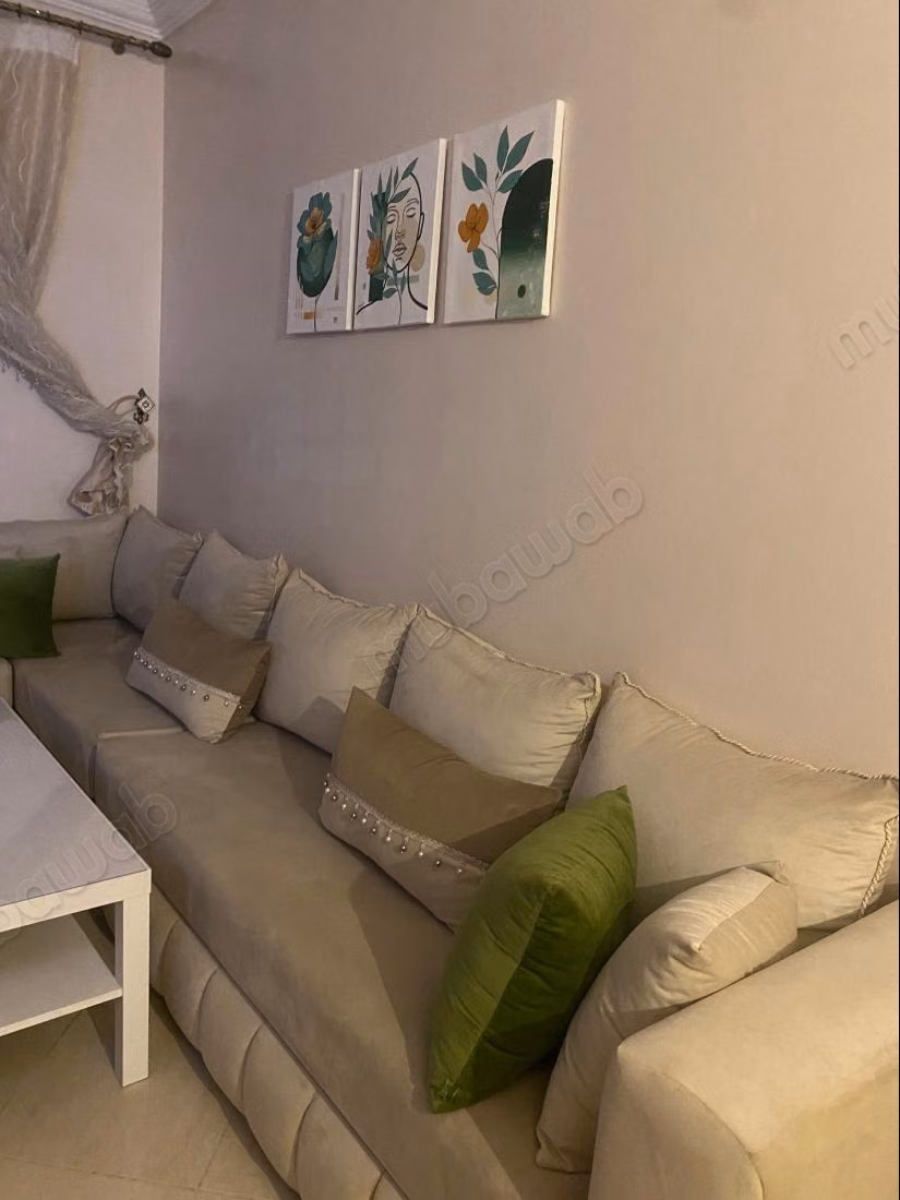 Bellissimo appartamento in affitto a Hay Mabrouka. Superficie di 56 m². Ben arredato