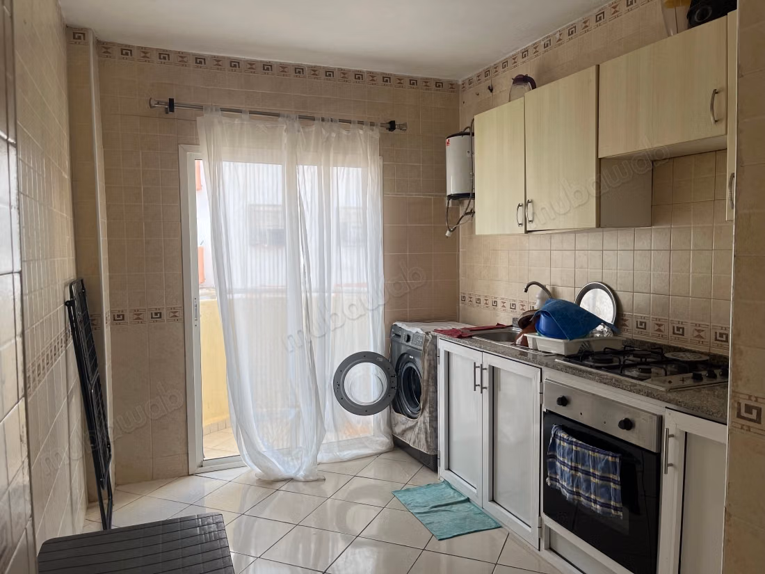 Appartements te huur in de vredeswijk. Totale oppervlakte 70 m². Satellietschotel en beveiliging.