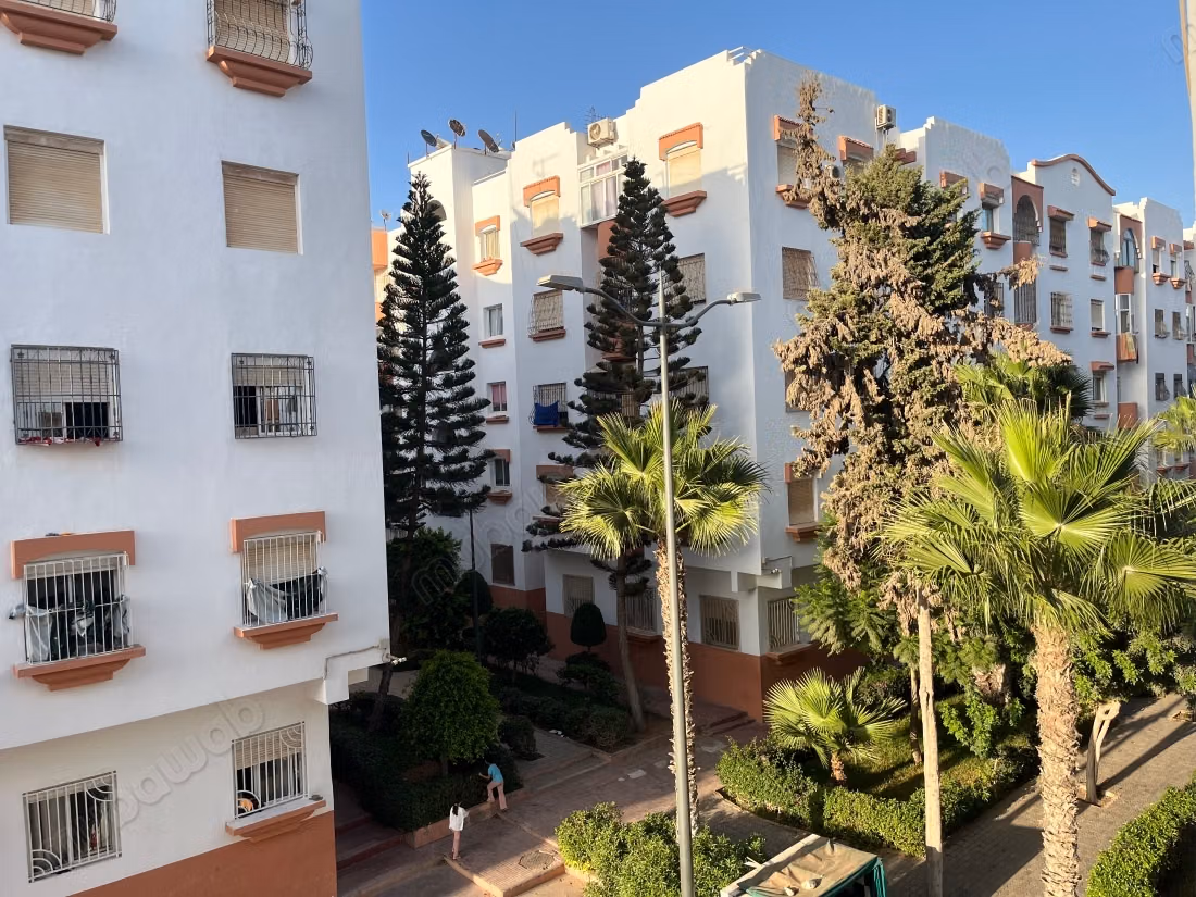 Appartements te huur in de vredeswijk. Totale oppervlakte 70 m². Satellietschotel en beveiliging.