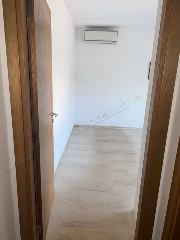 Apartment for rent in El Aouina. Area 80 m². Concierge service and air conditioning