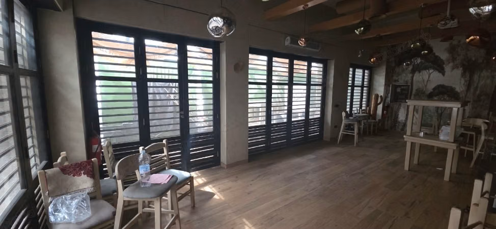 Gauthier – locale ristorante chiavi in mano di 200 m² con doppia terrazza, posizione premium
