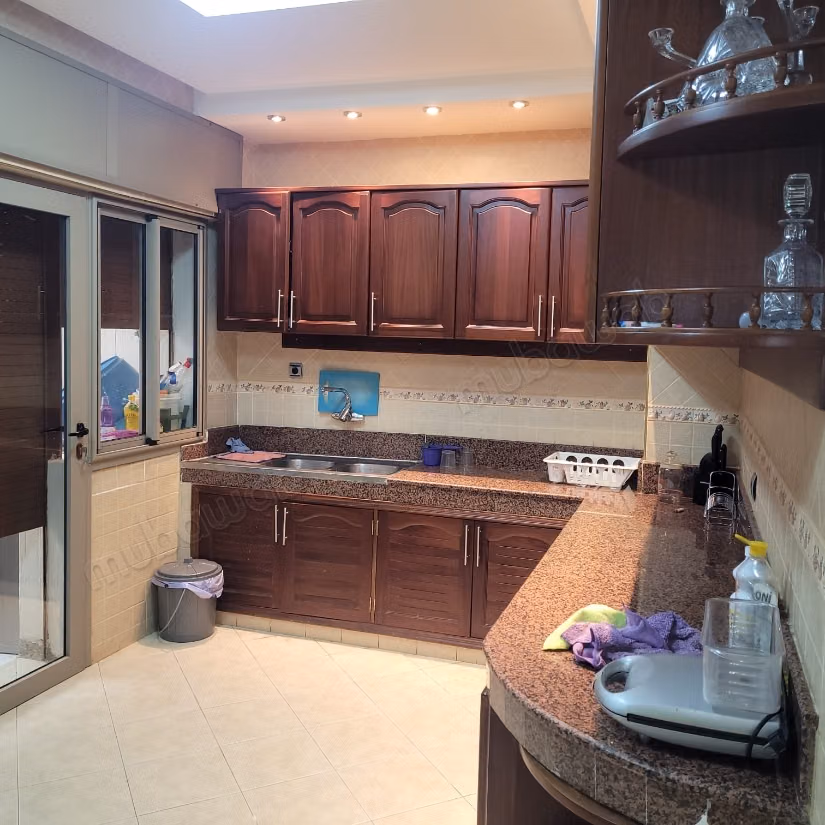 Prachtig appartement te koop in het centrum. 3 slaapkamers. Goed ingericht