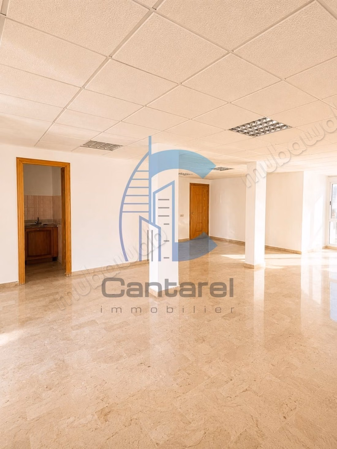 Plateau de bureau de 106 m² à vendre – Racine