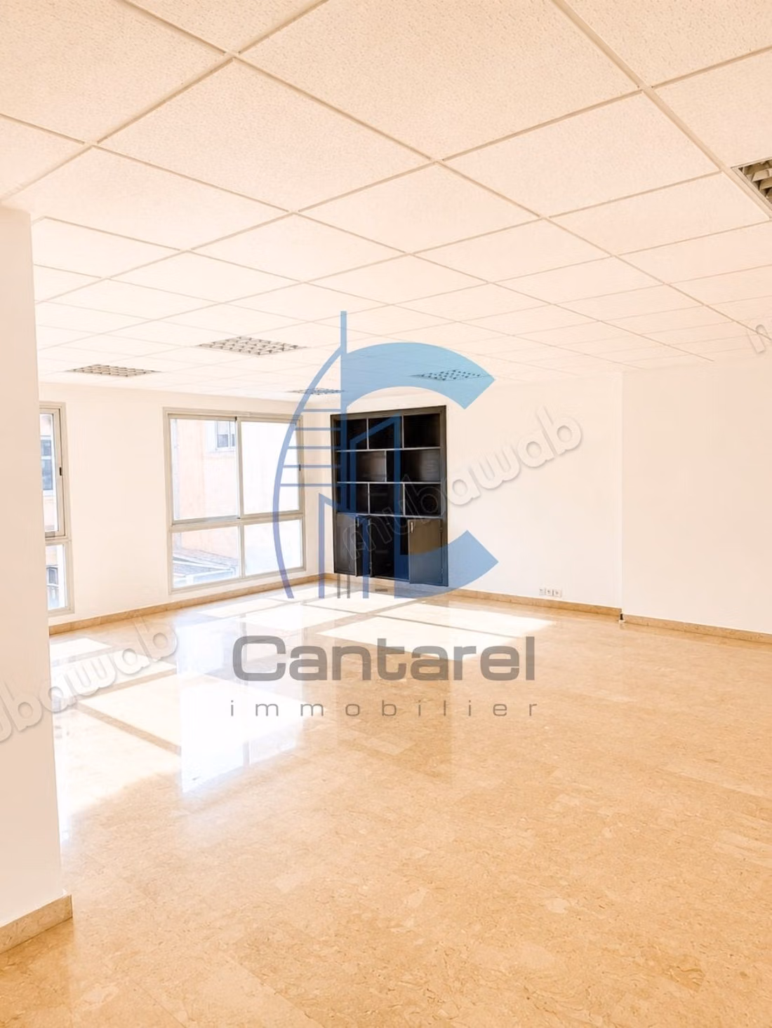 Plateau de bureau de 106 m² à vendre – Racine