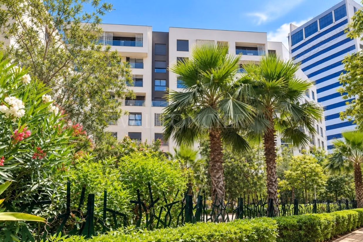 Affitto Studio Moderno Ammobiliato 70m2 Piano Alto con Terrazza CFC, Casablanca