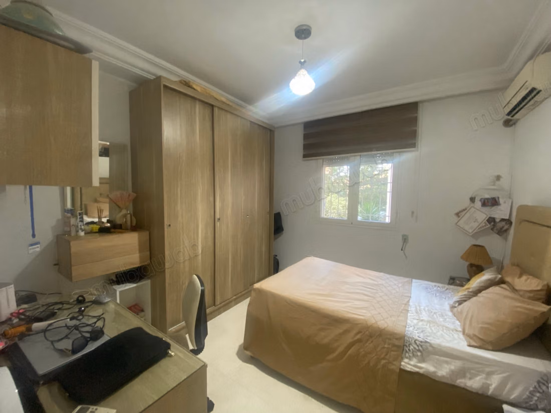 À vendre bel appartement au RDC à cite hedi nouira Ariana